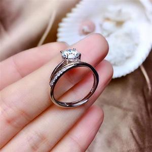 Anello di fidanzamento da donna F154 con diamante naturale taglio brillante classico e fascia in oro 14K - Product Image 4