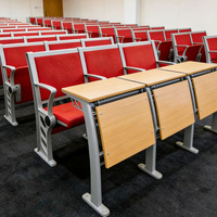 Mobilier scolaire en bois pour amphithéâtre universitaire : bancs d'audience escalonnés et chaises d'escalier pour salle de classe