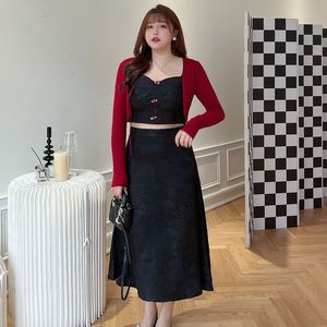 Ensemble jupe et camisole pour femmes grandes tailles, satin noir, taille haute, imprimé gaufré N8234 - Product Image 1