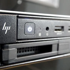 Notre station de travail à rack 1U la plus puissante HPe ZCentral 4R station de travail W-2223 T400 GPU - Product Image 1