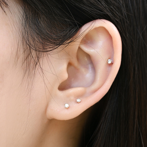 เครื่องประดับคุณภาพสูง ดีไซน์ทันสมัย ต่างหูเพชรแท้เม็ดเดี่ยว ทองคำขาว 18K สำหรับผู้หญิง สวมใส่ได้ทุกวัน - Product Image 6