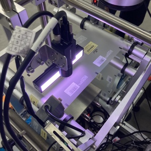 Macchina per Ispezione Visiva di Codici Data e Numeri di Lotto, Attrezzatura per Rilevamento Difetti e Test di Stampa su Bottiglie per Macchine di Codifica Laser - Product Image 3