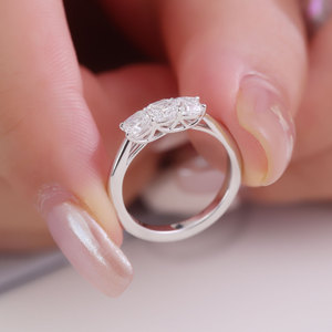 IGI <span class=keywords><strong>Certified</strong></span> 3 Pedra Almofada Corte Anel 14K Ouro Branco Minimalista Estilo De Noivado Anéis De Diamante De Casamento para As Mulheres à venda - Product Image 4