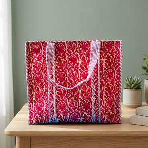 Bolsa de Lona Estilo Bohemio con Estampado Floral en Rojo y Crema, Diseño Abierto, para Compras y Uso Diario - Product Image 3