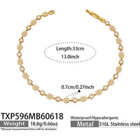 Collar con Colgante de Trébol de Cinco Hojas y Corazón Geométrico de Circonia Cúbica, Chapado en Oro de 18K, en Acero Inoxidable