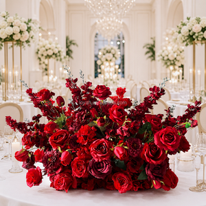 Arrangement floral de luxe en roses rouges artificielles et hortensias bordeaux pour centre de table de mariage, décoration florale romantique rouge cramoisie - Product Image 1