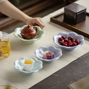 Plat à fruits en porcelaine en forme de feuille, grande assiette à dessert sur pied, plat à gâteau de mariage, style rétro de luxe - Product Image 3