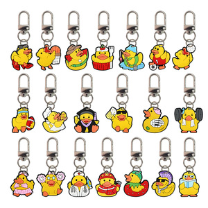 Charme pendentif mignon en forme de petit canard jaune en PVC souple, durable et écologique, pour la décoration de sac à dos, porte-clés et chaussures DIY - Product Image 2