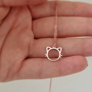 Pendente <span class=keywords><strong>per</strong></span> gatti in oro 18k placcato in Nickle Free piccolo gioiello con testa di gatto impermeabile lucidata <span class=keywords><strong>per</strong></span> gli <span class=keywords><strong>amanti</strong></span> <span class=keywords><strong>degli</strong></span> <span class=keywords><strong>animali</strong></span> regalo <span class=keywords><strong>per</strong></span> gli <span class=keywords><strong>amanti</strong></span> dei gatti - Product Image 2