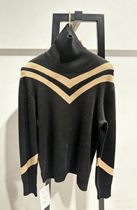 Pull en tricot à col roulé à rayures chevron noires et beiges pour femmes ODM/OEM pour l'hiver - Product Image 4