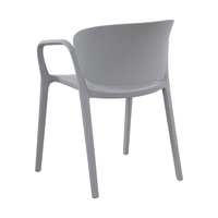 Chaise de salle à manger d'extérieur en polypropylène gris clair empilable moderne et bon marché avec accoudoirs
