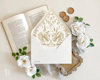 Sobre de Boda Rosa Polvoriento de Lujo con Diseño de Pagoda Japonesa y Flor de Cerezo en Acuarela, con Lámina Dorada en Relieve e Impresión Personalizada
