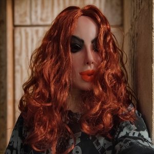 Masque intégral en latex Ugly Girl avec cheveux bouclés rouge-brun et grande bouche – Accessoire de fête tendance pour Halloween, mascarade et cosplay - Product Image 1