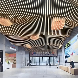 Décoration de <span class=keywords><strong>plafond</strong></span> de couloir Aspect bois 3d Panneaux de <span class=keywords><strong>plafond</strong></span> en aluminium ondulés <span class=keywords><strong>Lames</strong></span> de bande de lamelle en métal Pop <span class=keywords><strong>Faux</strong></span> <span class=keywords><strong>plafond</strong></span> Design - Product Image 5