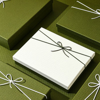 Op maat gemaakte deksel-basis cadeaudoos fabriek Lage minimale bestelhoeveelheid Gestructureerde doos voor Kerstmis Valentijnsdag Bruiloft Sjaal Parfum Feestdagen Cadeauverpakking