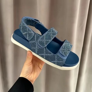Nouvelles sandales décontractées de luxe 2026 pour hommes et femmes, style créateur, en textile à carreaux, avec fermeture auto-agrippante, chaussures de plage et claquettes tendance - Product Image 1