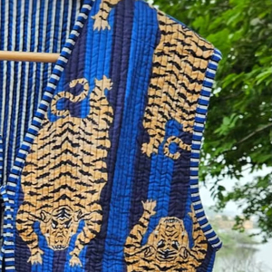 Veste Kantha matelassée en coton faite à la main, personnalisable, style indien, imprimé au bloc, gilet bohème pour femme, manteau d'hiver - Product Image 3