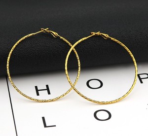 Boucles <span class=keywords><strong>d</strong></span>'oreilles créoles bohèmes en acier inoxydable doré, motif moleté large, vente en gros pour l'anniversaire des femmes - Product Image 2