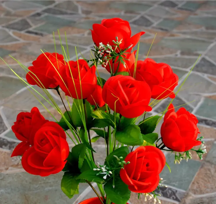 Produsen Menjual 12 Bunga Imitasi Kain Sutra Mawar Batang Abu-abu Yiwu untuk Menghabiskan 12 Bunga Plastik Mawar Peri