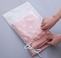 Sac à fermeture éclair en LDPE mat avec Logo de couleur noire pour vêtements, sac en plastique à la mode, emballage de Bikini, emballage personnalisé PE accepté