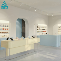 Éclairage LED personnalisé pour la décoration de magasins de réparation de téléphones portables, étagères d'exposition modernes pour téléphones mobiles, présentoir mural à lattes, design professionnel