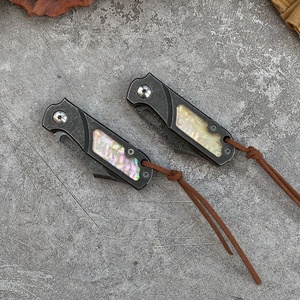 มีดพับเหล็กดามัสกัสเกรดอุตสาหกรรม OEM ปรับแต่งได้ สำหรับพกพาประจำวัน ใช้งานกลางแจ้ง ใบมีดเหล็กกล้าไร้สนิมขอบเอียง - Product Image 4