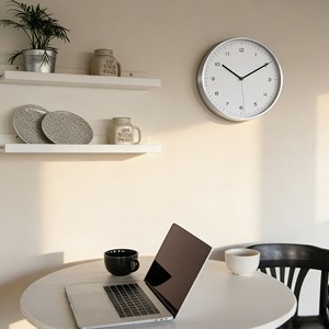 Reloj de Pared Tradicional Minimalista Personalizable, Simple, de Metal Blanco, de 10 Pulgadas, Silencioso, de Cuarzo - Product Image 2