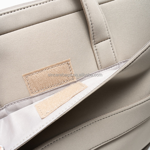 Nuevo Bolso de Mano para Portátil a la Moda, Impermeable, de Gran Capacidad, Bandolera, Bolso de Hombro para Computadora, con Bolsa de Aire Engrosada y Absorción de Impactos - Product Image 4