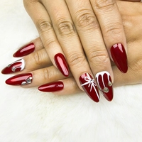 El arte de uñas portátil hecho a mano puro estilo navideño festivo rojo se puede reutilizar