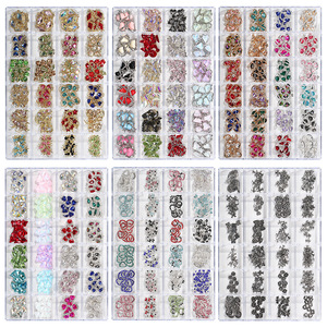 Venta al por mayor: 24 rejillas de gemas brillantes para uñas, diamantes de imitación de cristal AB de varios tamaños, decoración de cristal para arte de uñas. - Product Image 3