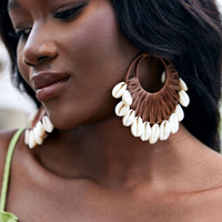 BOHEMIA Boucles d'oreilles créoles en macramé de raphia tressé à la main avec coquillages, pour femme