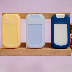 Pulverizador plástico para as mãos, desinfetante de plástico PP 20/30ml, recarregável, para uso com cartão de crédito, spray de névoa de perfume de bolso portátil com estojo de silicone - Product Image 2