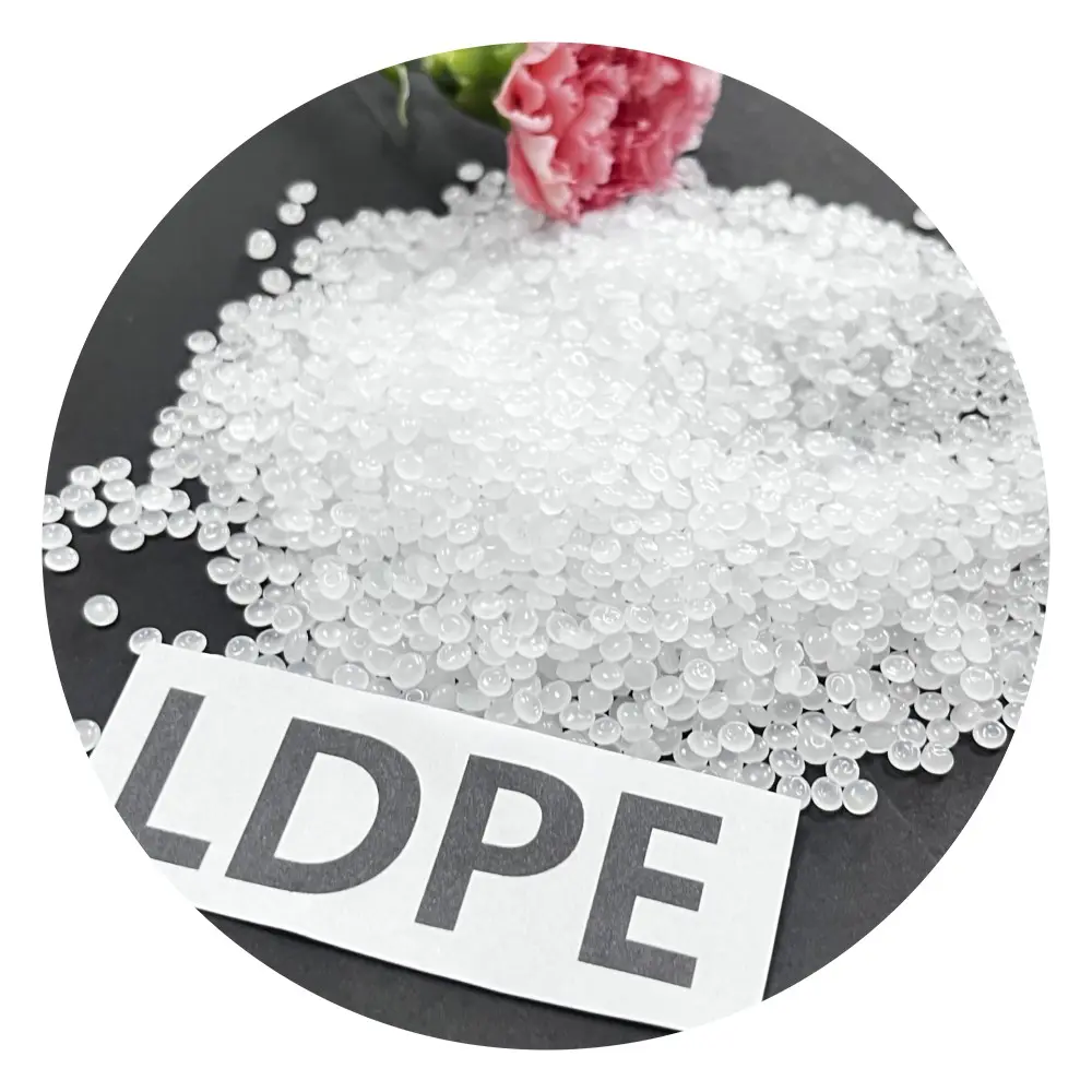 قالب بثق وانكماش منخفض اللون الطبيعي LDPE LD 251 مادة خام بلاستيكية لتعبئة السوائل