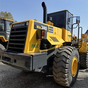 Chargeuse sur pneus d'occasion Komatsu WA380 à bon prix - Product Image 3