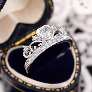 Anello alla Moda Stile Principessa con Corona a Cuore, Accessorio Elegante e Lussuoso per Uso Quotidiano Femminile - Product Image 6