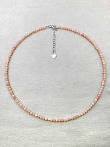 Gargantilla de cuentas de piedra lunar melocotón, joyería delicada con gemas, collar de cristal con cuentas microfacetadas, joyería minimalista, pequeña gema. - Product Image 5
