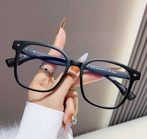 Nuovi Occhiali Ultraleggeri con Montatura Quadrata per Uomo e Donna, Lenti Marroni Anti Luce Blu, Occhiali Piatti Leggeri - Product Image 2