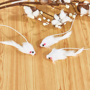 Mainan hewan peliharaan berbentuk realistis, pohon panjat kucing tubuh kecil, mainan hewan peliharaan kayu menyenangkan dengan liontin tikus mewah untuk kucing - Product Image 4