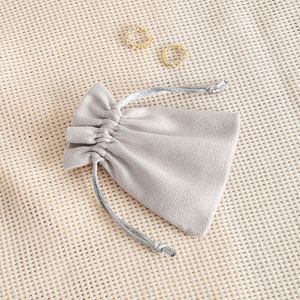 ถุงผ้ากำมะหยี่แบบมีเชือกผูก ขนาด 13x18 ซม. สำหรับใส่เครื่องประดับ แหวน ต่างหู สร้อยคอ  บรรจุภัณฑ์ของขวัญ หลายขนาด - Product Image 6
