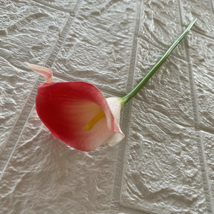 Fleur artificielle en caoutchouc souple Suzume Ii, mini calla lily de 33 cm, pour la décoration intérieure et les accessoires de photographie - Product Image 4