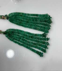 Boucles d'oreilles et colliers en perles d'émeraude naturelle de qualité exceptionnelle appariés avec du matériel en pierre - Product Image 1