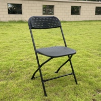 Chaise pliante légère et portable en plastique perforé pour événements, banquets et formations, idéale pour l'intérieur et l'extérieur, vente en gros