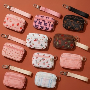 Portachiavi <span class=keywords><strong>con</strong></span> Stampa Ciliegie e Fragole, Mini Porta Carte <span class=keywords><strong>con</strong></span> Finestra ID, Portamonete da Polso, <span class=keywords><strong>Pochette</strong></span> <span class=keywords><strong>con</strong></span> Cerniera - Product Image 1