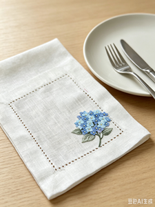 Serviettes de cocktail en lin français 100% personnalisées, brodées, avec ourlet festonné, motif monogramme, napperons pour mariage. - Product Image 2