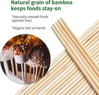 Brochettes jetables en bambou naturel pour barbecue, idéales pour griller des satay, des steaks, des fruits de mer, pour les fêtes en plein air et la cuisine.