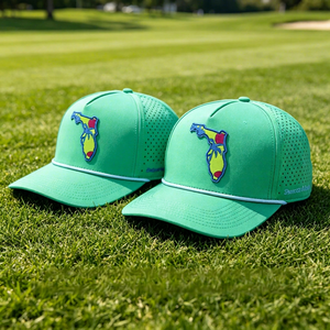 Casquettes de baseball ajustables en polyester perforé Hydro Performance avec logo en caoutchouc, vente en gros de gorras - Product Image 1