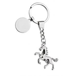 Llavero Promocional y Mosquetón con Diseño de Caballo y Moneda para Personalización y Marca - Product Image 1