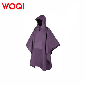 Poncho imperméable Woqi léger et unisexe avec capuche et poches pour la randonnée et les activités de plein air - Product Image 3