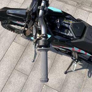 Vélo Léger Surron pour Adolescents 58V 22Ah 8KW 185N.m 40.4mph Enfants Désert Tout-Terrain - Product Image 3