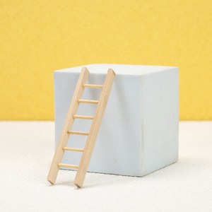 1:12 alta calidad DIY Registro de madera Navidad elfo Color casa de muñecas Micro paisaje adornos con escalera juguete de madera hecho a mano - Product Image 3